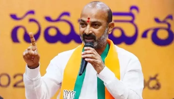 Bandi Sanjay: ఎంఐఎంకు కాంగ్రెస్ సర్కార్ భయపడుతోంది: బండి సంజయ్ సెన్సేషనల్ కామెంట్స్