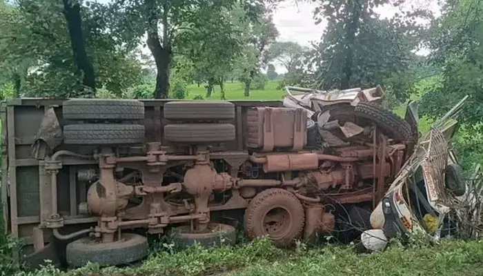 Road accident: ట్రక్కు ఆటో ఢీకొని ఏడుగురు మృతి.. మధ్యప్రదేశ్‌లో ఘోర ప్రమాదం