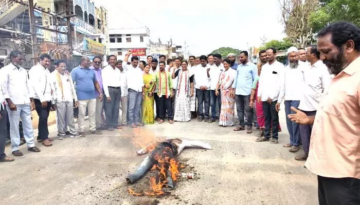 రవ్నీత్ సింగ్ బిట్టు తల తెచ్చిన వారికి నా ఆస్తి రాసిస్తా