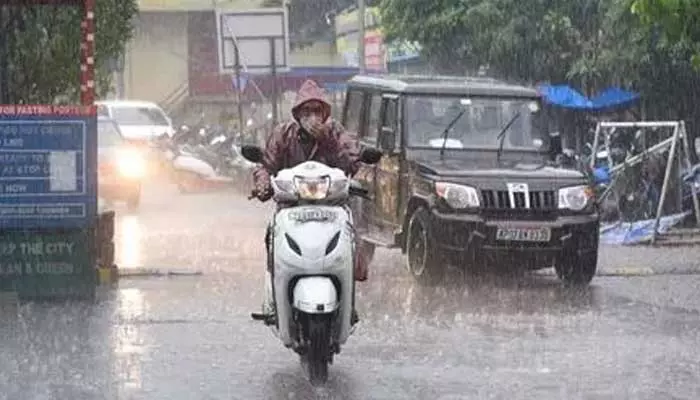 Rains: నగర ప్రజలకు అలర్ట్.. మూడు రోజుల పాటు మోస్తారు వర్షాలు