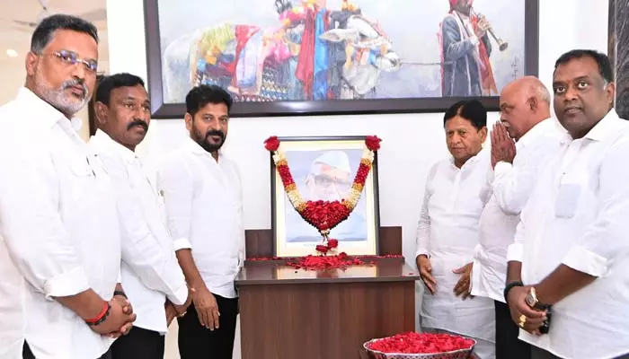 Revanth Reddy: కొండా లక్ష్మణ్ బాపూజీ వర్ధంతి సందర్భంగా సీఎం ఘన నివాళులు