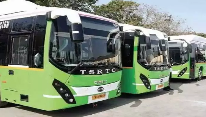 TGSRTC: ఎయిర్ పోర్ట్‌కు వెళ్లే ప్రయాణికులకు గుడ్‌న్యూస్.. ఇక నుంచి ఆ బస్సుల్లో రాయితీ!