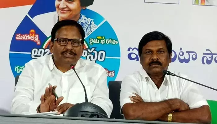 పీఏసీ ఔనత్యం తగ్గించేందుకు బీఆర్ఎస్ కుట్ర: ఎమ్మెల్యే యెన్నం శ్రీనివాసరెడ్డి