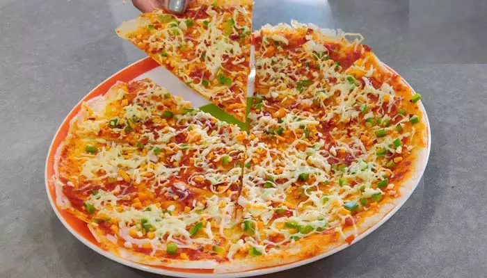 Pizza Dosa: నోరూరించే పిజ్జా దోశ తయారీ విధానం.. పిల్లల ఆరోగ్యం కోసం ఇంట్లోనే ఇలా తయారు చేయండి!