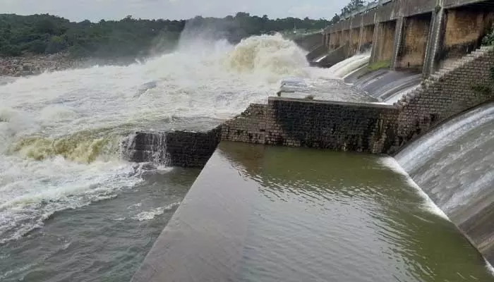 నిజాంసాగర్ ప్రాజెక్టు రెండు వరద గేట్ల ద్వారా నీటి విడుదల..