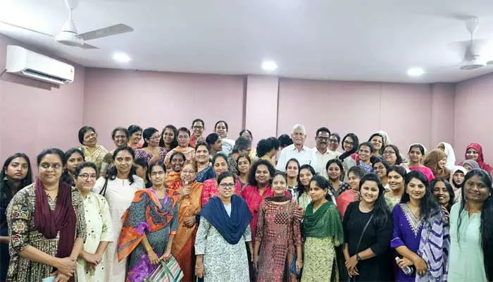 Special Quota for Women Journalists: జర్నలిస్టు స్కీమ్‌లలో మహిళలకు ప్రత్యేక కోటా.. మీడియా అకాడమీ చైర్మన్ శ్రీనివాస రెడ్డి