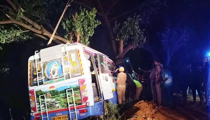 Road Accident: తమిళనాడులో ఘోర రోడ్డు ప్రమాదం.. ఆరుగురు దుర్మరణం