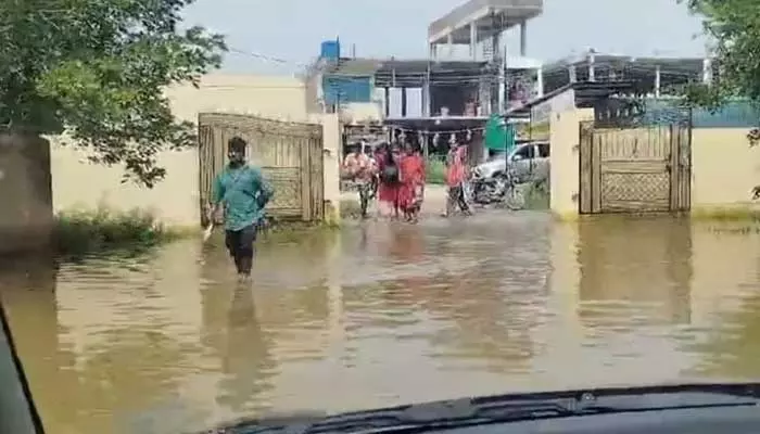 చెరువును తలపిస్తున్న గుర్రంపోడు తహసీల్దార్ కార్యాలయం