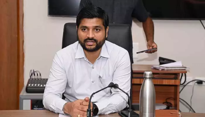 పరీక్షలు సజావుగా నిర్వహించాలి : కలెక్టర్ వెంకటేష్ ధోత్రే