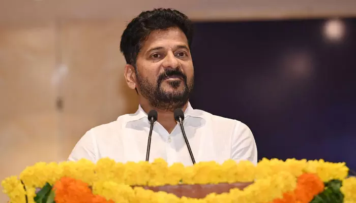 CM Revanth: ప్రధానికి ఊడిగం చేయడాన్ని ఈటల మానుకోవాలి