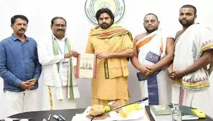 Tirumala:శ్రీవారి వార్షిక బ్రహ్మోత్సవాలకు డిప్యూటీ సీఎం పవన్‌కు ఆహ్వానం