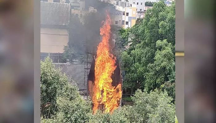 అభిమానుల అత్యుత్సాహం.. హీరో ఎన్టీఆర్ క‌టౌట్ ద‌గ్ధం