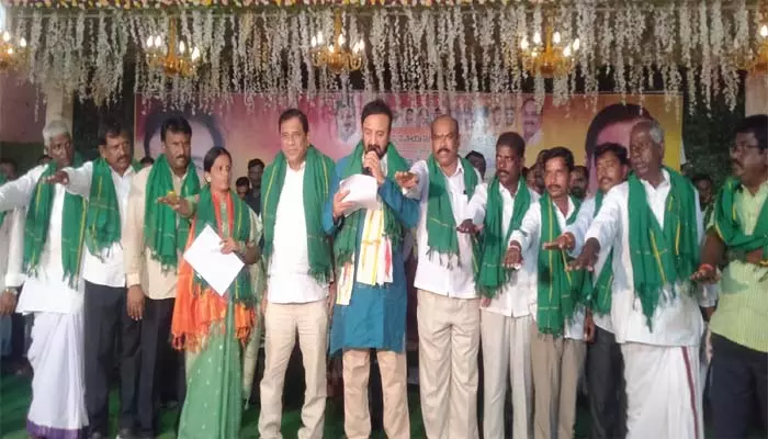 రైతుల సంక్షేమమే ప్రభుత్వ ధ్యేయం- ఎమ్మెల్యే మదన్మోహన్, ఎంపీ సురేష్