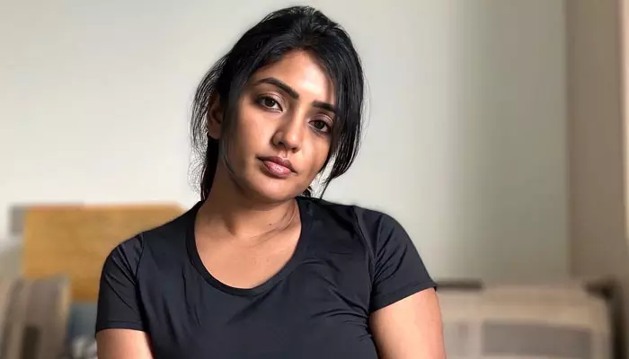 Eesha Rebba: కొంటె చూపులతో  గుచ్చేస్తున్న ఈషా రెబ్బా