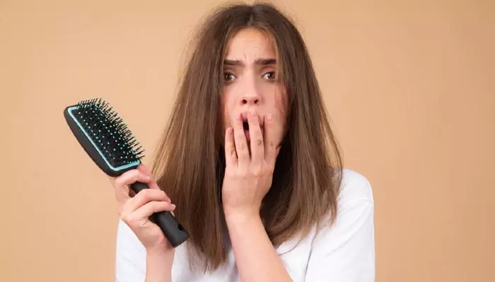 Hair Loss: జుట్టు విపరీతంగా రాలిపోతుందా? అయితే ఈ నూనేతో ఇట్టే చెక్‌ పెట్టొచ్చు..