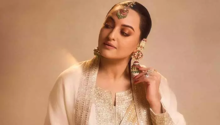 Sonakshi Sinha: పెళ్లికి ముందు  సీక్రెట్‌గా అతనితో ఏడేళ్లు డేటింగ్ చేశా.. సోనాక్షి సిన్హా ఆసక్తికర కామెంట్స్!