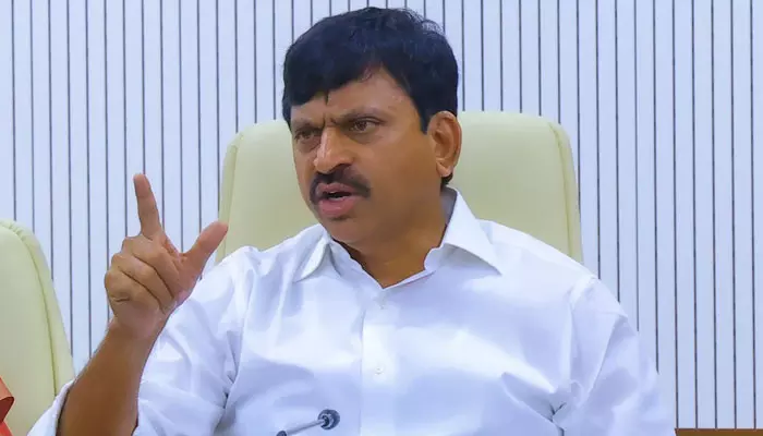 Revenue Department: తెలంగాణ రెవెన్యూ శాఖలో ప్రక్షాళన ప్రారంభం