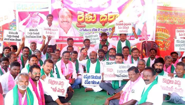 మోసపూరిత హామీలతో కాంగ్రెస్ అధికారంలోకి వచ్చింది: మాజీ ఎమ్మెల్యే చిరుమర్తి