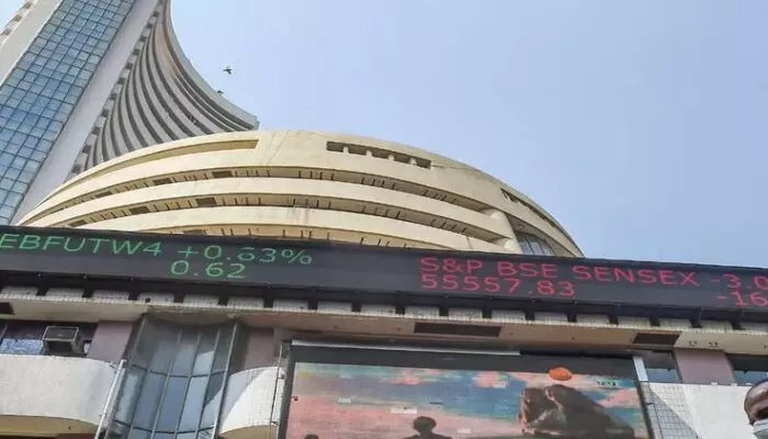 Stock Market: 1,272 పాయింట్లు నష్టపోయిన సెన్సెక్స్