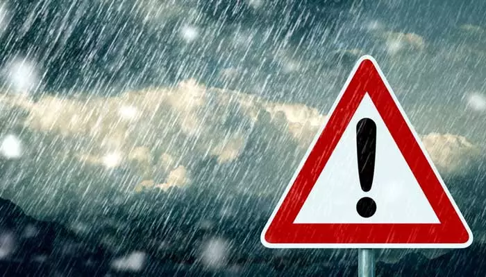 HYD Rains: హైదరాబాద్‌లో పలు ప్రాంతాల్లో భారీ వర్షం..జలమయమైన లోతట్టు ప్రాంతాలు..!