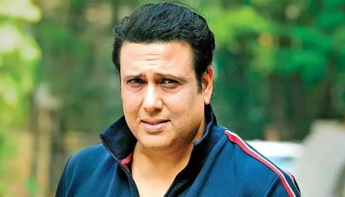 Hero Govinda: బాలీవుడ్ హీరో గోవింద ఇంట్లో గన్ మిస్ ఫైర్... కాలులోకి దూసుకెళ్లిన బుల్లెట్