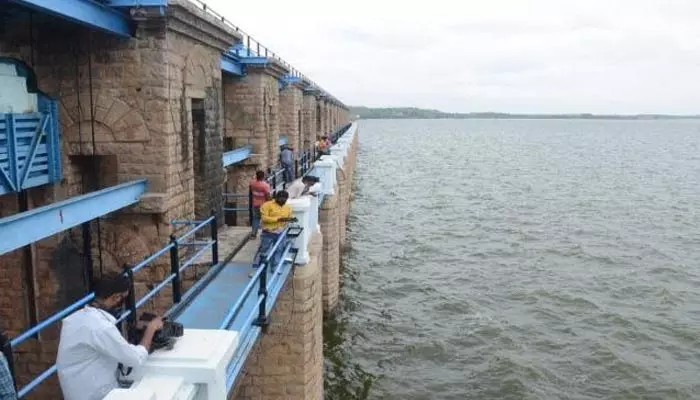 Musi River: మూసీకి భారీ వరద.. లోతట్టు ప్రాంతాలకు హెచ్చరిక