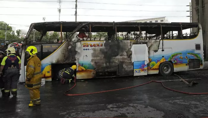 School Bus: స్కూల్ బస్సులో మంటలు.. 25 మంది చిన్నారులు మృతి