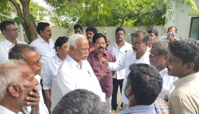 అలంపూర్ లోని భూములన్ని బంగారమే