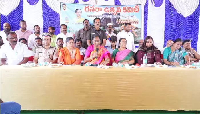 Minister : సద్దుల బతుకమ్మ, దసరా ఉత్సవాలకు విస్తృత ఏర్పాట్లు చేయాలి