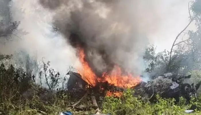 Helicopter Crash: పూణెలో కుప్పకూలిన హెలికాప్టర్.. అక్కడిక్కడే ముగ్గురు దుర్మరణం