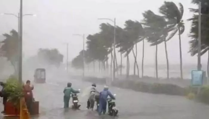 Rain Alert:  తెలంగాణకు IMD అధికారుల హెచ్చరిక..  ఈ జిల్లాల్లో నేడు ఈదురుగాలులతో కూడిన వర్షాలు