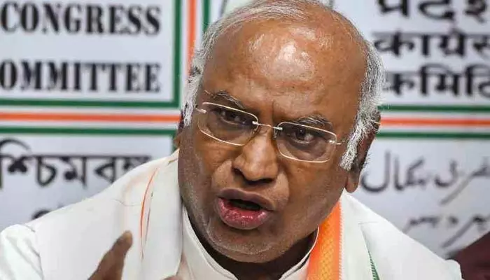 Kharge: అబద్ధాలు చెప్పడంలో మోడీ అనుభవజ్ఞుడు.. కాంగ్రెస్ చీఫ్ ఖర్గే