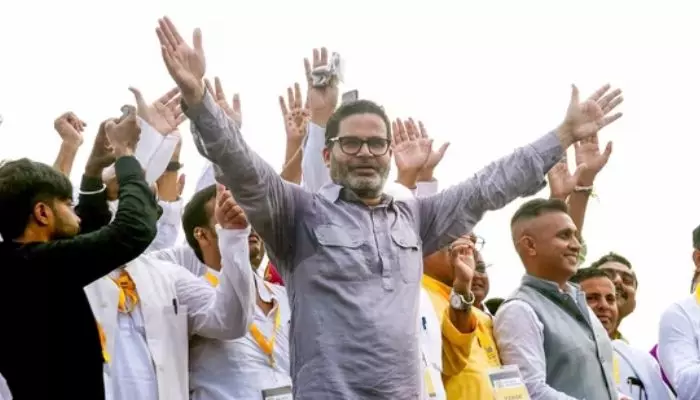 Prashant Kishor : బైపోల్స్‌లో స్థానికులకే టికెట్లు.. జన్ సురాజ్ పార్టీ వ్యవస్థాపకుడు ప్రశాంత్ కిశోర్