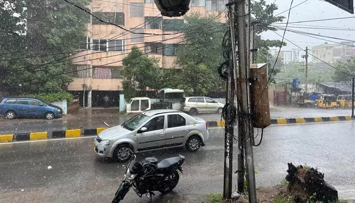 Hyderabad Rain Alert : హైదరాబాద్‌లో మొదలైన వర్షం