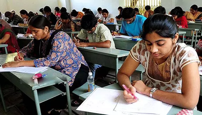 SSC Exams: తెలంగాణ రాష్ట్రంలో ఇక నుంచి రెండు రోజుల పాటు పది సైన్స్ ఎగ్జామ్స్