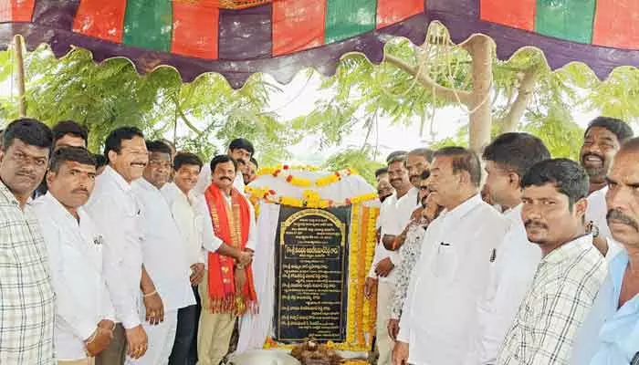 అభివృద్ధి పనులకు శంకుస్థాపన