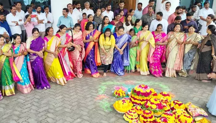 తెలంగాణ భవన్‌లో సంబురంగా ‘బతుకమ్మ’