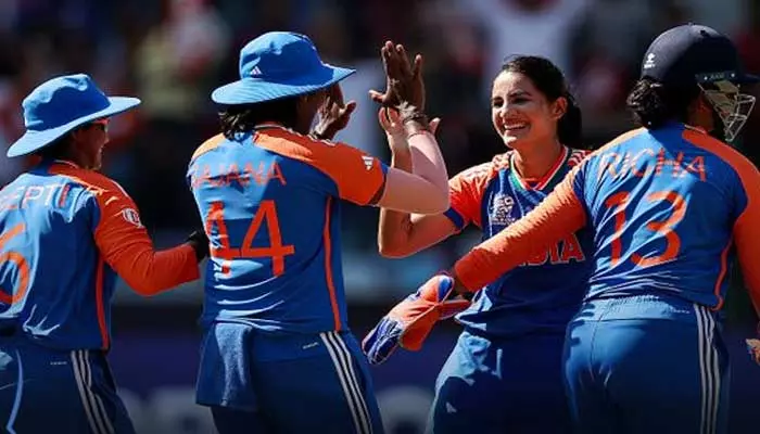 ICC Womens T20 World Cup: పాకిస్తాన్‌కు చుక్కలు చూపించిన భారత బౌలర్లు