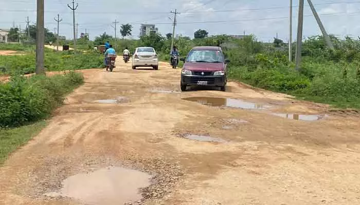 గుంతకో గండం..ఈ దారికో దండం