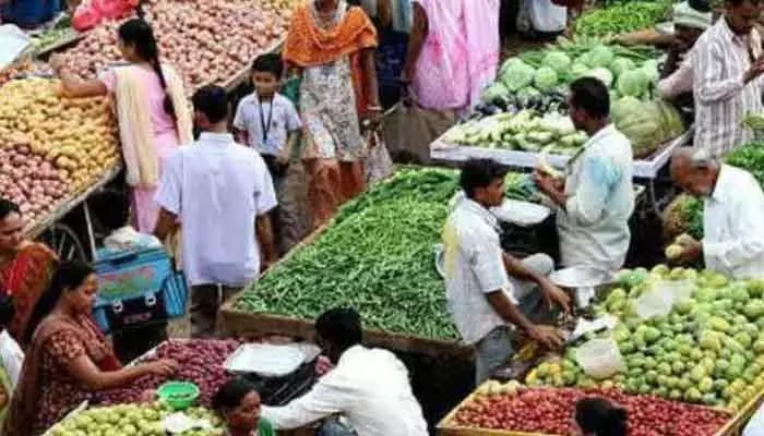 ఓ మై గాడ్‌ భారీగా పెరిగిన కూరగాయల ధరలు..  టమోటా కిలో ఎంత ఉందో తెలుసా..?