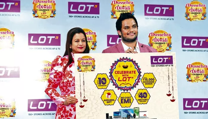 Lot Mobiles: స్మార్ట్‌ఫోన్ యూజర్లకు గుడ్ న్యూస్..లాట్ మొబైల్స్ లో దసరా, దీపావళి బంపర్ ఆఫర్స్