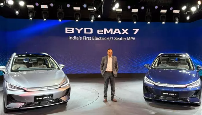 BYD eMAX 7 Electric Car: భారత మార్కెట్‌లో కొత్త ఎలక్ట్రిక్ కారు లాంచ్ చేసిన బీవైడీ..ఒక్కసారి ఛార్జింగ్ చేస్తే ఏకంగా 530 కిలోమీటర్లు