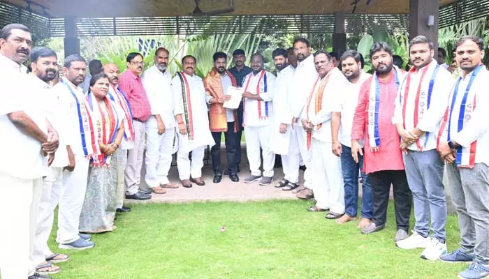 Congress: సీఎం రేవంత్ రెడ్డిని కలిసిన బీసీ సంక్షేమ సంఘం నేతలు