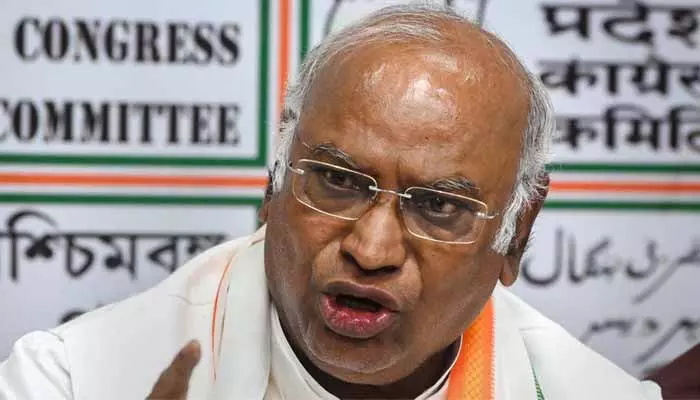 Mallikarjun Kharge: బీజేపీ ఉగ్రవాదుల పార్టీ.. మోడీ వ్యాఖ్యలకు ఖర్గే కౌంటర్