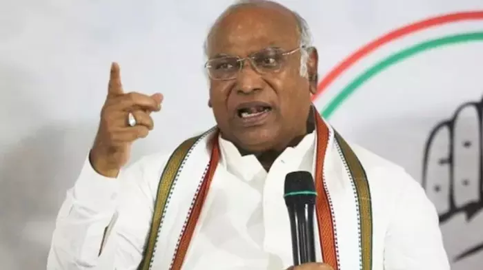 Mallikarjun Kharge: వారిది టెర్రరిస్టుల పార్టీ.. బీజేపీపై ఫైర్ అయిన ఖర్గే