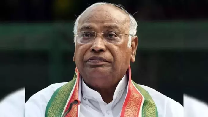 Mallikarjun Kharge: ఖర్గే కుటుంబం కీలక నిర్ణయం..!