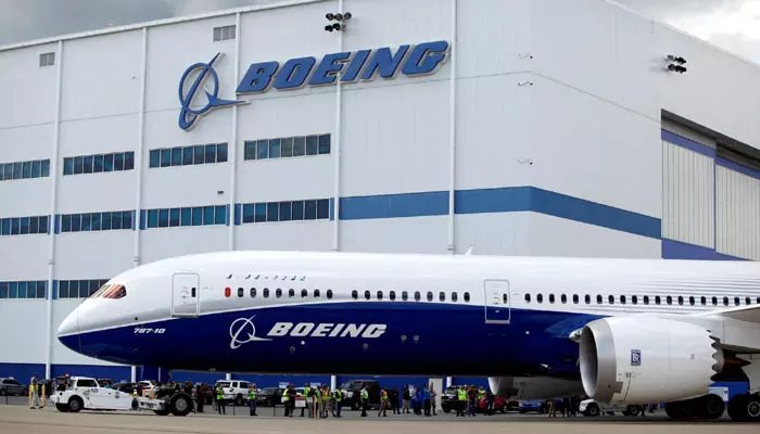 Boeing: బోయింగ్ కంపెనీ సంచలన నిర్ణయం..17 వేల మంది సిబ్బందిపై వేటు..!