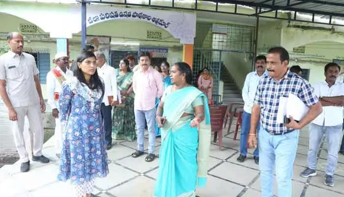 ప్రభుత్వ పాఠశాలలో వసతుల కల్పనకు చర్యలు చేపట్టాలి : హనుమకొండ కలెక్టర్