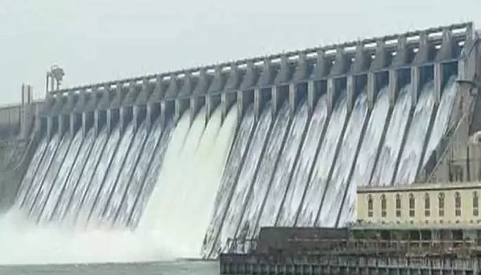 Nagarjuna Sagar:నాగార్జున సాగర్ 4 గేట్లు ఎత్తి నీటి విడుదల