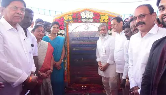 Minister : ఉన్నత విద్యావంతులుగా తీర్చిదిద్దడమే నా లక్ష్యం...